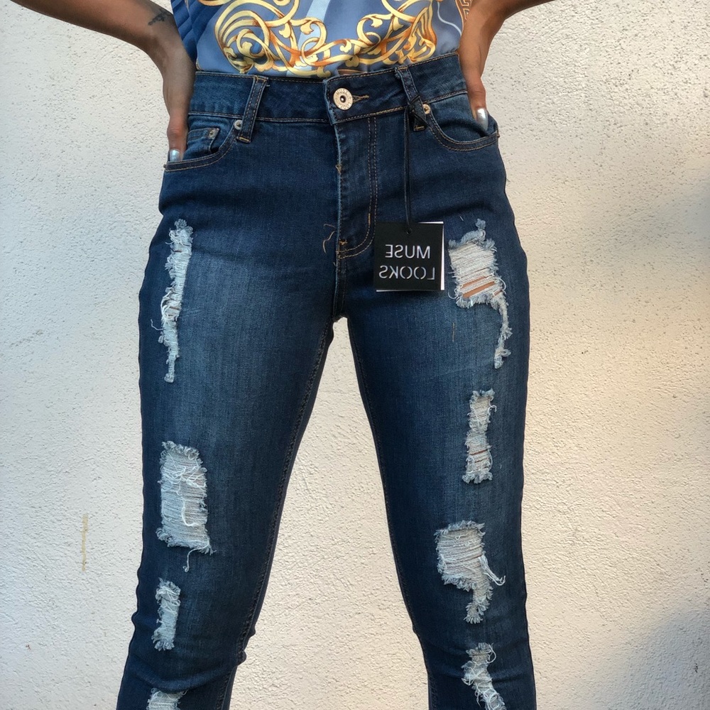 Mid Rise Jeans 🌹